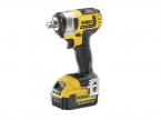 Аккумуляторный ударный шуруповерт DeWalt DCF835M2